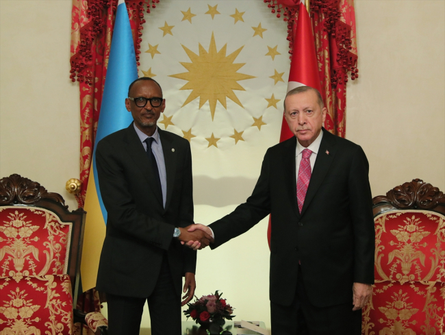 Cumhurbaşkanı Recep Tayyip Erdoğan, 3. Türkiye-Afrika Ortaklık Zirvesi kapsamında İstanbul'da bulunan Ruanda Cumhurbaşkanı Paul Kagame ile görüştü. (AA)